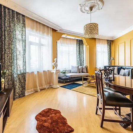 Unique Flat W Balcony 5 Min To Istiklal Street Апартаменты