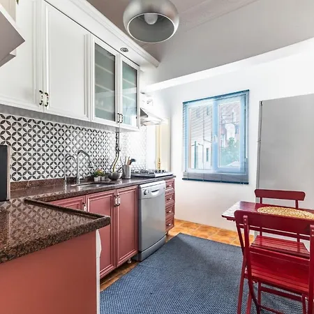Апартаменты Unique Flat W Balcony 5 Min To Istiklal Street Стамбул