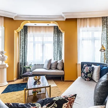 Unique Flat W Balcony 5 Min To Istiklal Street Апартаменты