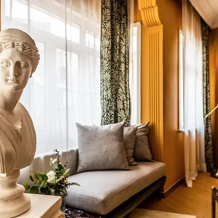 Апартаменты Unique Flat W Balcony 5 Min To Istiklal Street *