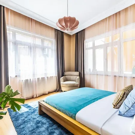 Апартаменты Unique Flat W Balcony 5 Min To Istiklal Street